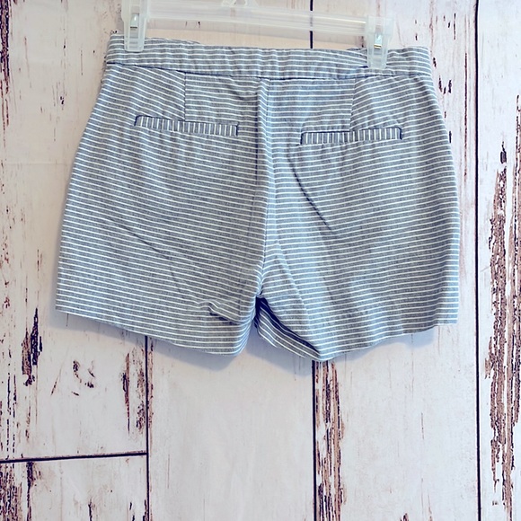 Ladies Banana Republic Striped Shorts. Size 0 - Picture 2 of 6